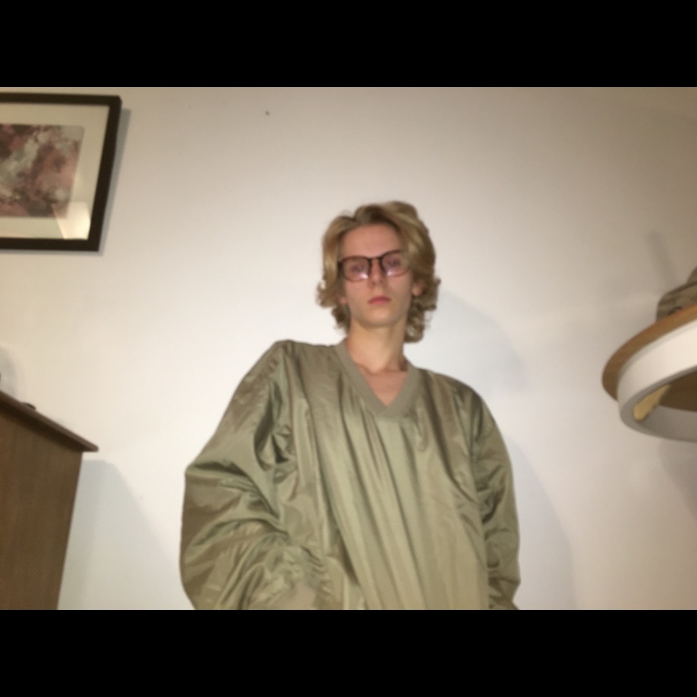 Pullover sweatshirt - Picture 2 of 3